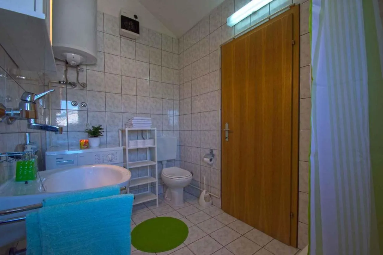 Apartments In Novi Vinodolski 39135