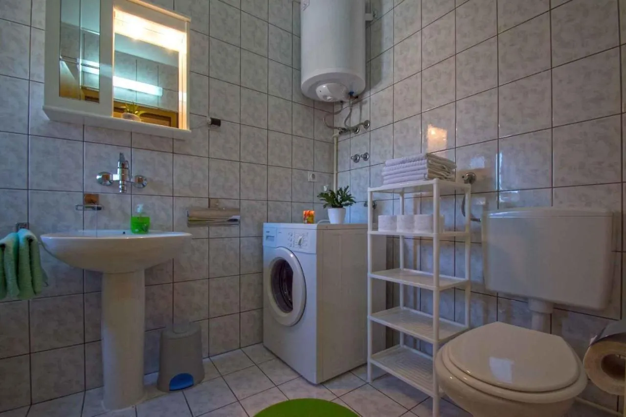 Apartments In Novi Vinodolski 39135